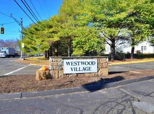 55 Mill Plain Rd UNIT 9-4, Danbury, CT 06810