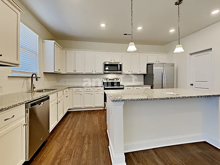 130 Hamilton Park Dr — Photo 3