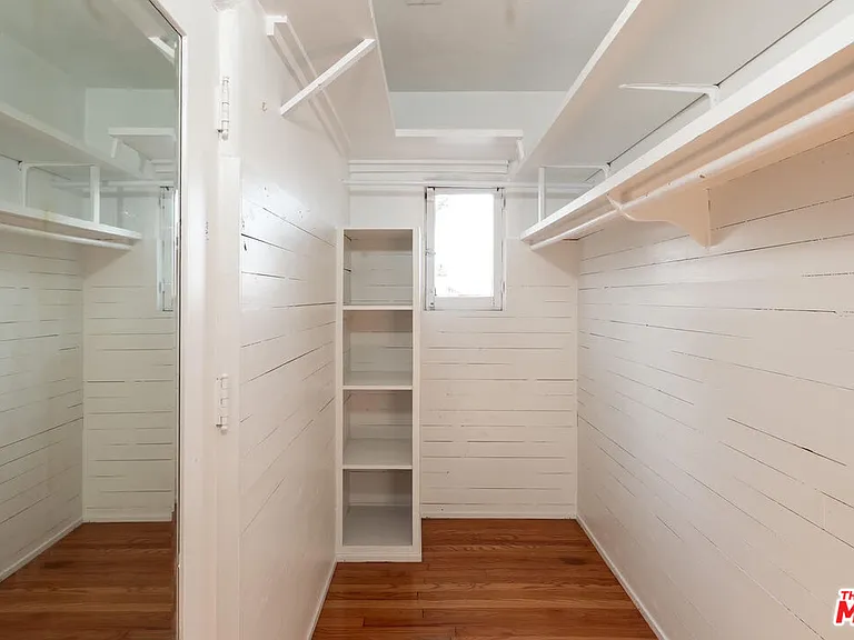 2030 Vine St — Photo 17