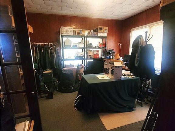 3rd image of 135 Gin St