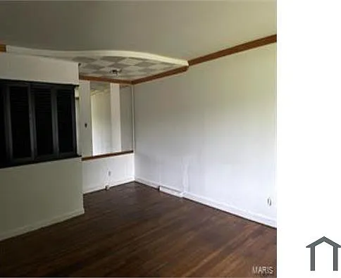 3 bed, $1,300 — Photo 2