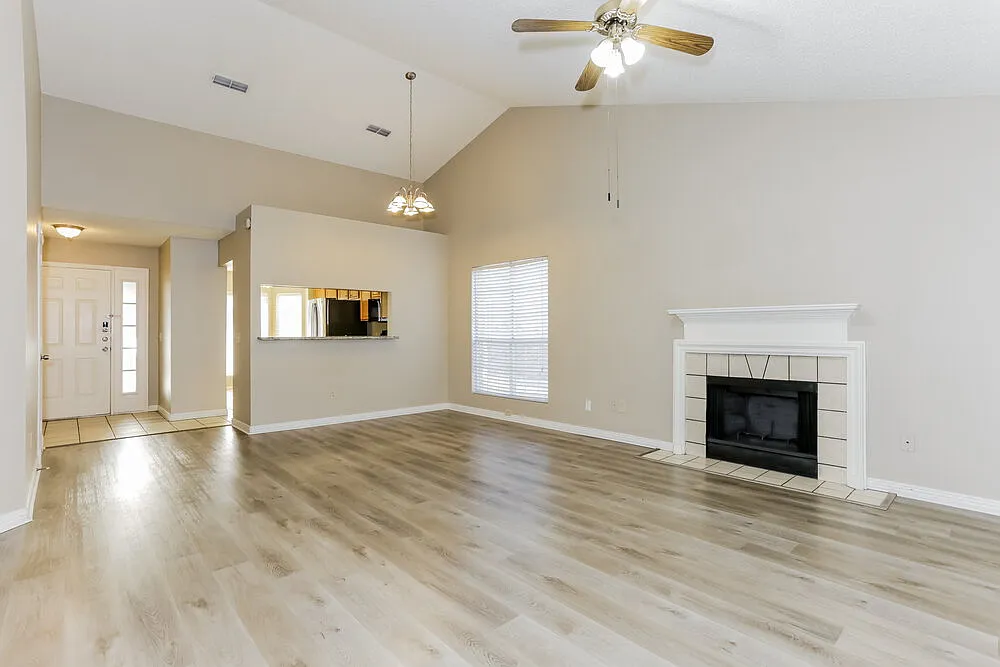 3 bed, 2.0 bath, 1533 sqft, $2,090 — Photo 3