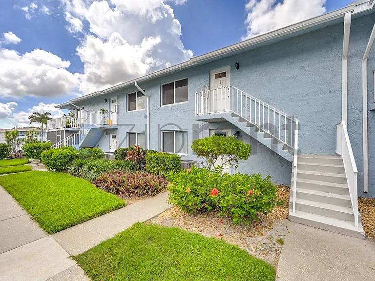 232 Palm Dr #6 — Photo 4