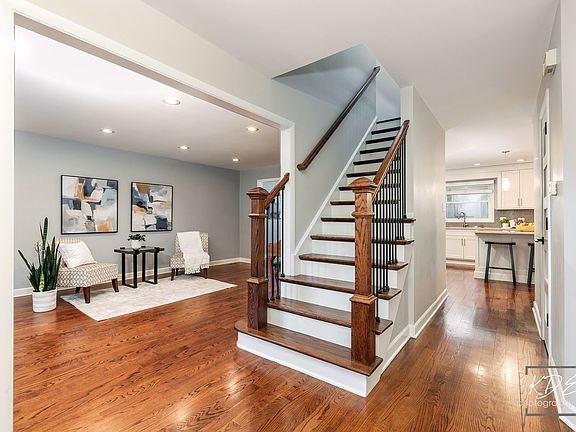 5th image of 605 Hyde Park Ln