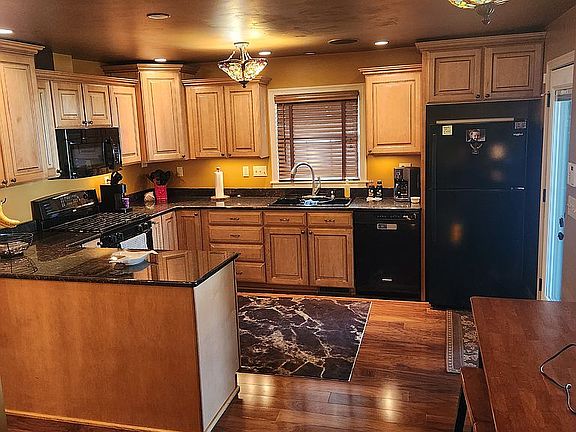 3rd image of 412 W Wood St