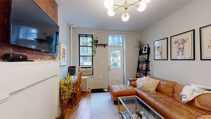 Rented by Bond New York | media 19