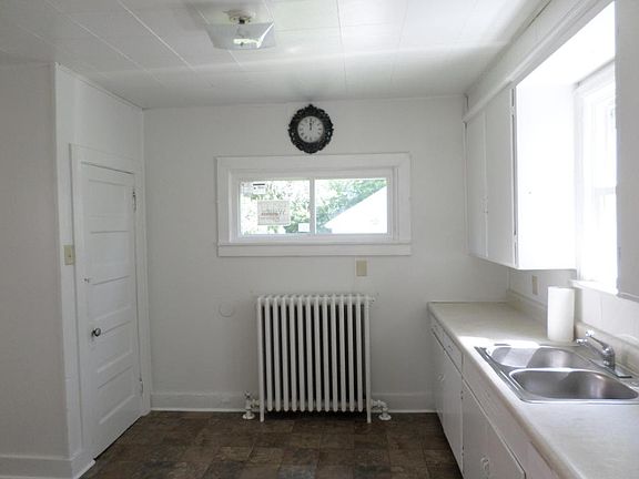 3rd image of 313 Hursley St