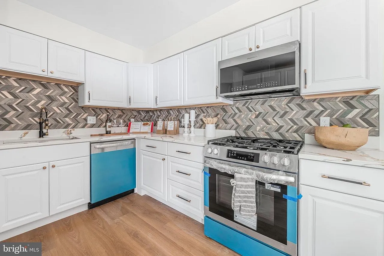 6 bed, 2663 sqft, $1,000 — Photo 4