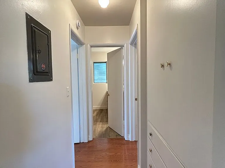 610 E Palmyra Ave — Photo 13