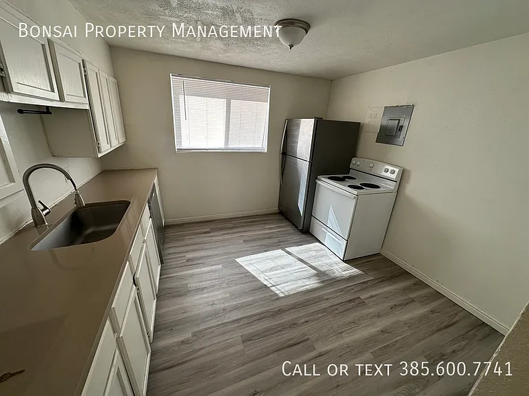 997 Chapel Dr #2 — Photo 3