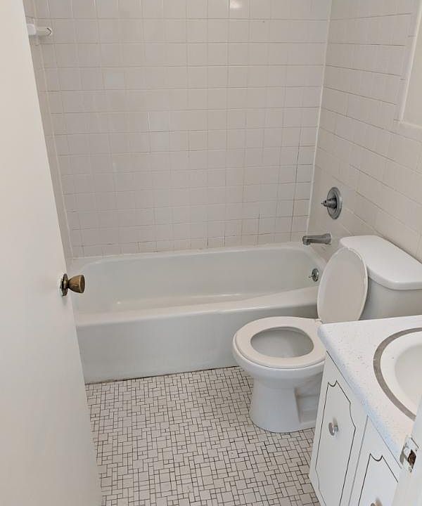 2nd image of 25 Vine St