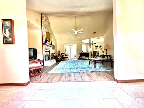 3rd image of 903 Aloma Faye Ln