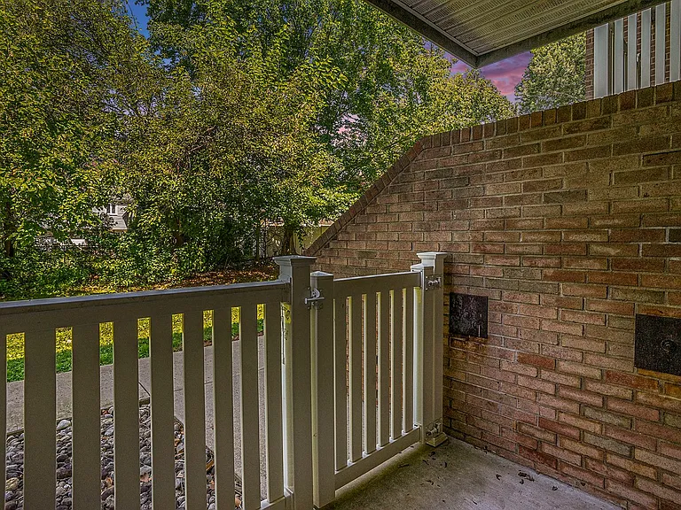 Maple Court Apartments — Photo 21