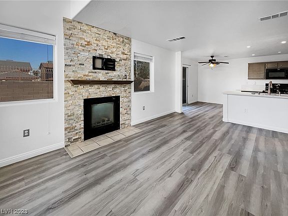 3rd image of 4032 Castle Cove Dr