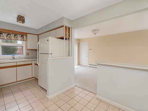3rd image of 141 Oak Park Dr #141