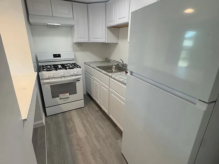 627 Valley St — Photo 3