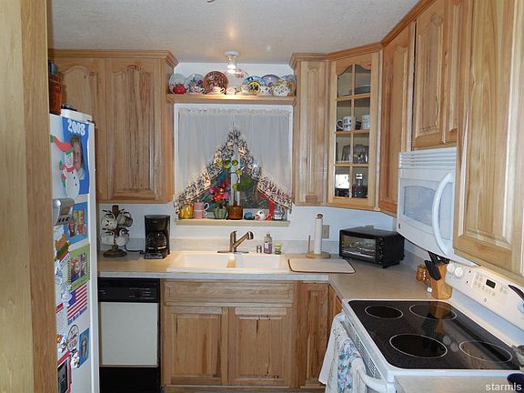 3rd image of 1329 Mount Rainier Dr