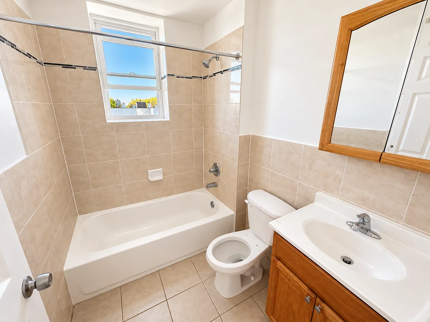 1 bed, 850 sqft, $1,595 — Photo 3