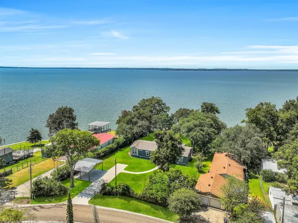280 Nugent Dr, Livingston, TX 77351