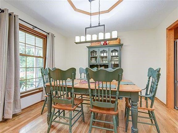 5th image of 1001 SW Hickory Ct