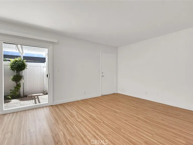 1460 Forest Glen Dr #4 — Photo 7