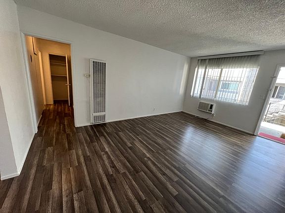 4th image of 6929 Whitsett Ave #55