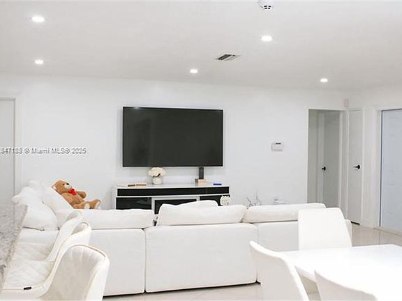 3rd image of 8457 Sheraton Dr #0