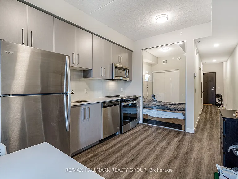 15 Queen St S #1006 — Photo 10