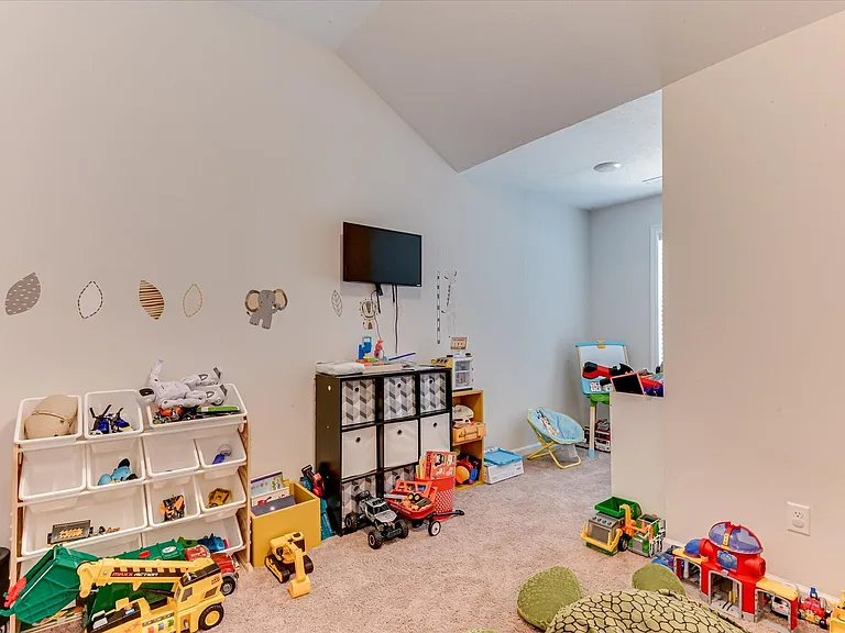 1055 Linsmore Ave — Photo 26