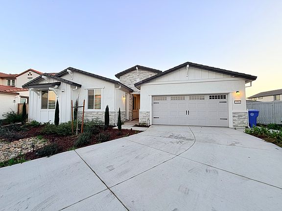 3rd image of 3394 Orso Grande St