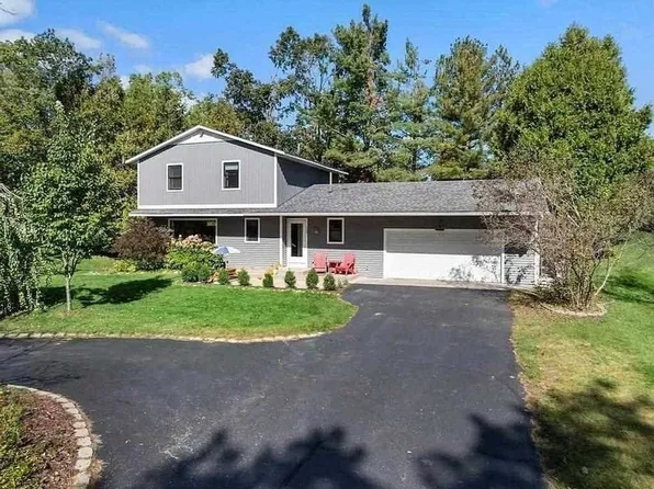540 W Summit St, Harbor Springs, MI 49740