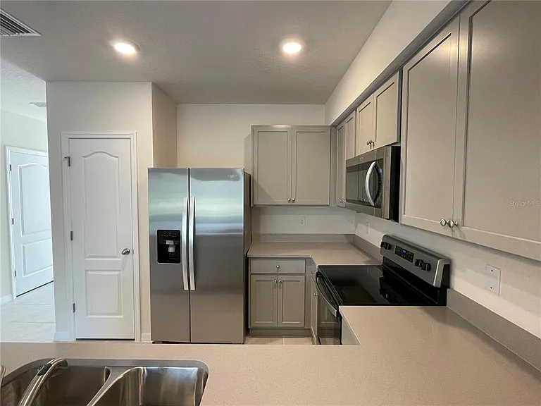 3057 Canary Ave — Photo 8