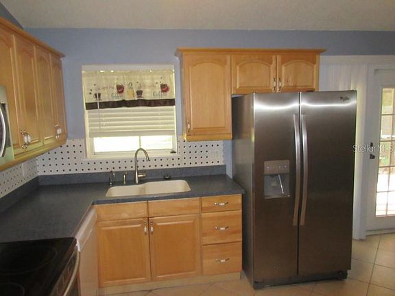 3rd image of 1272 Armsdale Ave