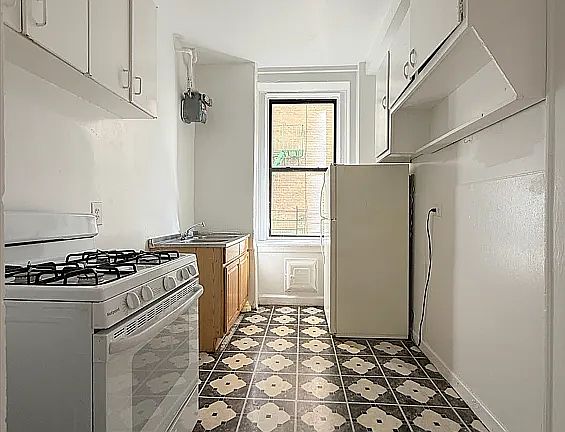 4th image of 555 Edgecombe Ave #2F