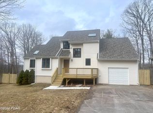 106 Raccoon Cir, Greentown, PA 18426