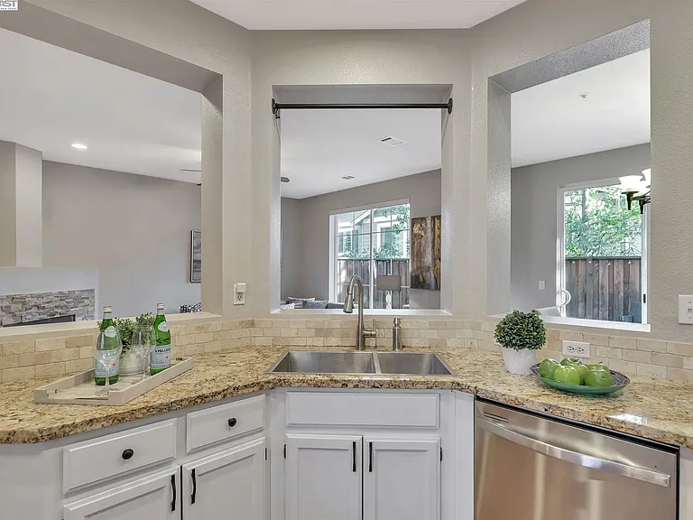 10849 McPeak Ln — Photo 10