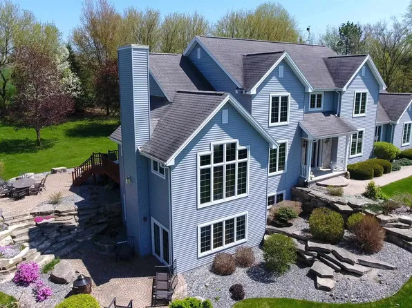 N7813 Ledgeview Springs Dr, Fond Du Lac, WI 54937