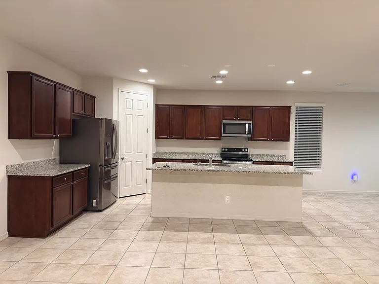 8744 W Rancho Dr — Photo 3