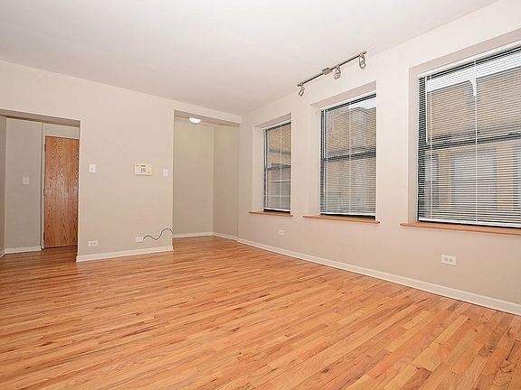 3rd image of 7203 S Yates Blvd APT 4A