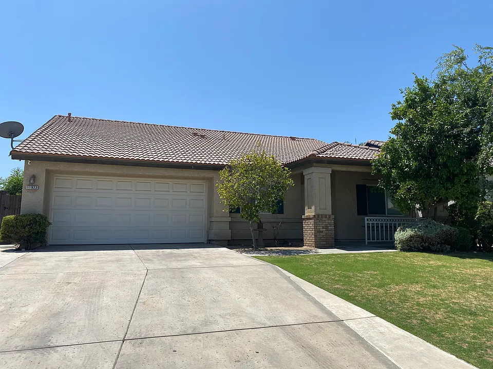 11923 Stratosphere Ave