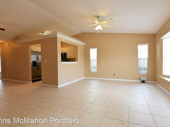 3rd image of 1094 Martin Blvd