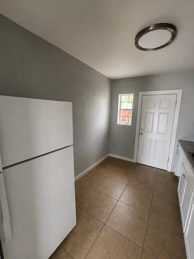 1016 East Lake Silver Drive NE — Photo 4