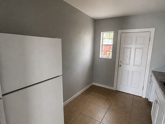 2nd image of 1016 E Lake Silver Dr NE APT 4