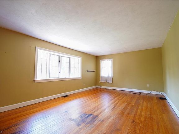 4th image of 3425 Pine Valley Rd