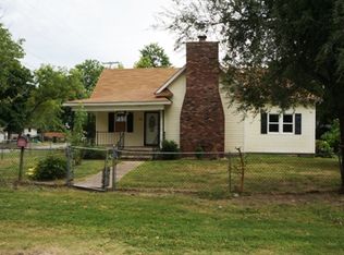 300 Jasper St, Aurora, MO 65605