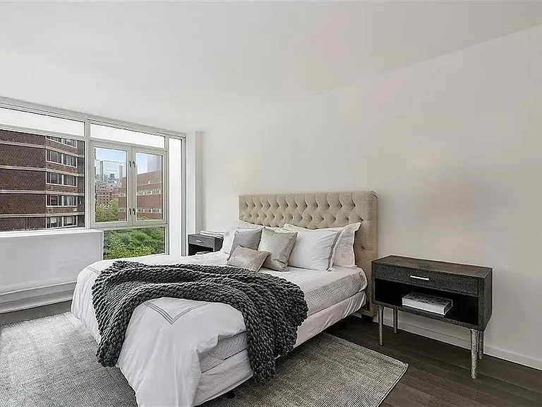 385 1st Ave #21B — Photo 2