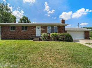 2041 W West Maple Rd, Commerce Township, MI 48390