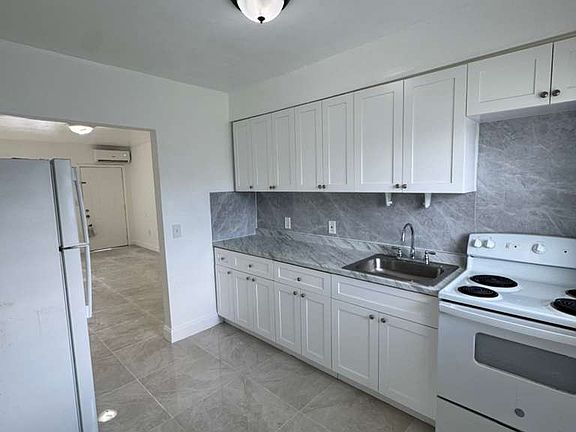 5th image of 9411 Little River Dr