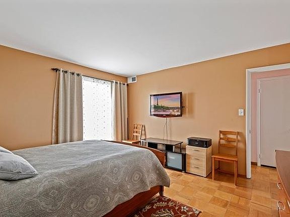 3rd image of 11903 Parklawn Dr APT 301