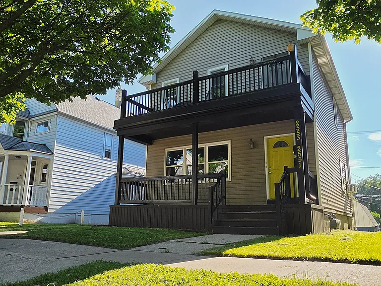2553 N Oakland Ave — Photo 1